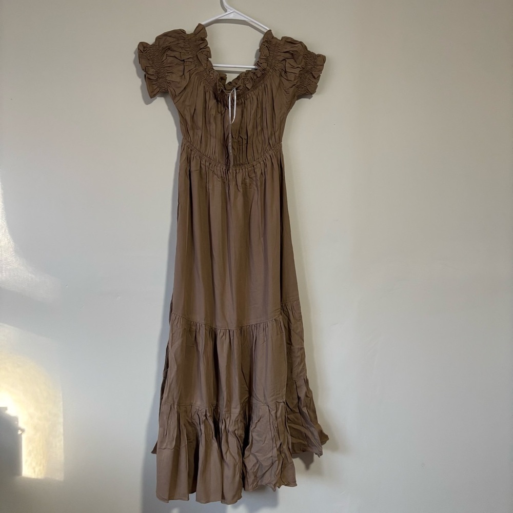Khush Astra NWT Women's tiered dress brown small smocked sleeves